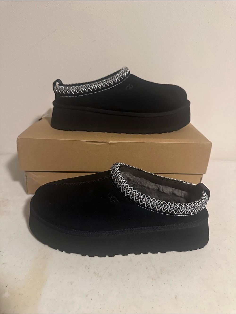 UGG Tazz II Women’s Size 8 Black Suede Platform Clogs Slippers New in Box